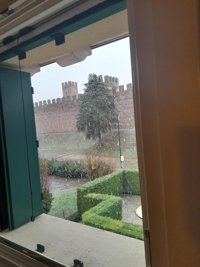 Bed And Breakfast Castello Villafranca di Verona Bagian luar foto